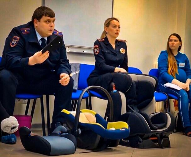 В День матери инспекторы ГИБДД рассказали, как перевозить новорожденных