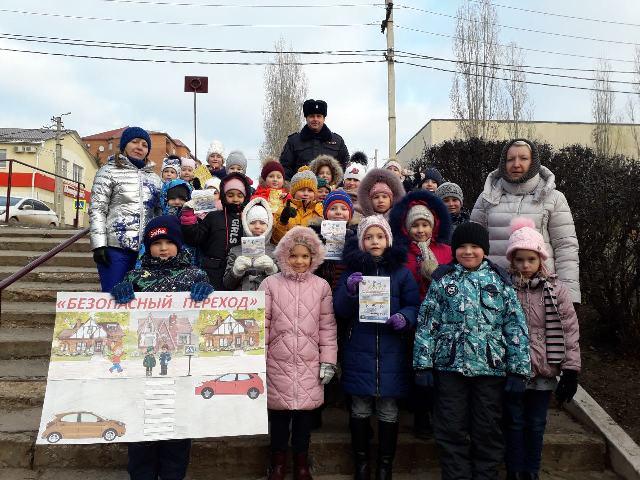 Сотрудники #ГИБДДБугуруслана и учащиеся Гимназии №1 провели акцию «Безопасный переход!»