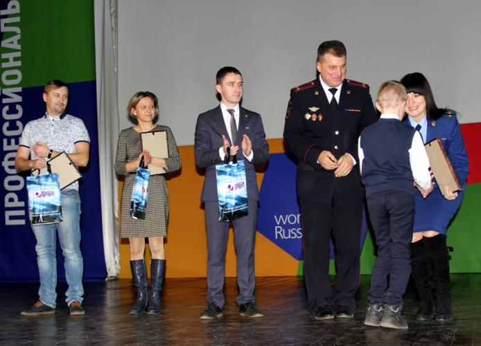 Липецкие законодатели провели региональный творческий фотоконкурс «От комедии до трагедии: дороги и люди»