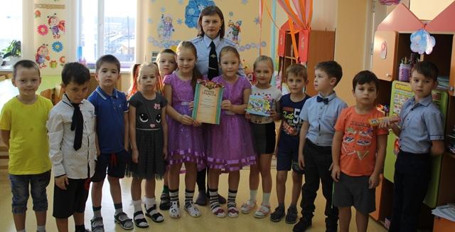 Балахтинские госавтоинспекторы провели в детском саду конкурс макетов «Дети и дорога»