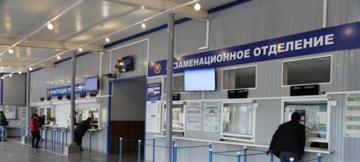 Получить госуслуги по линии Госавтоинспекции можно с помощью гаджетов