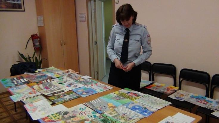 В Кыштыме дети представили Правила дорожного движения в рисунках