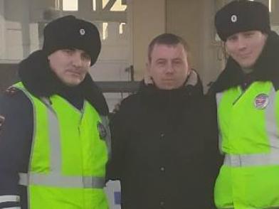 В Татарстане сотрудники ГИБДД помогли добраться до больницы женщине, у которой начались роды