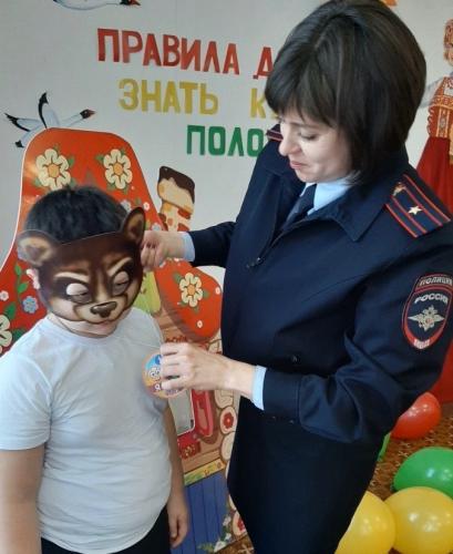О правилах дорожной безопасности брянским дошкольникам рассказали сказочные персонажи