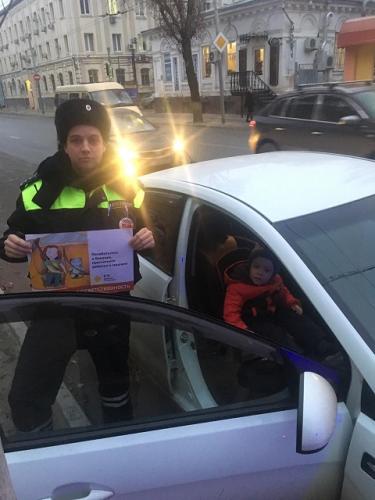 В Донской столице автоинспекторы проводят профилактическую акцию «Не случится на дороге беды – к плохой погоде подготовлены мы!»