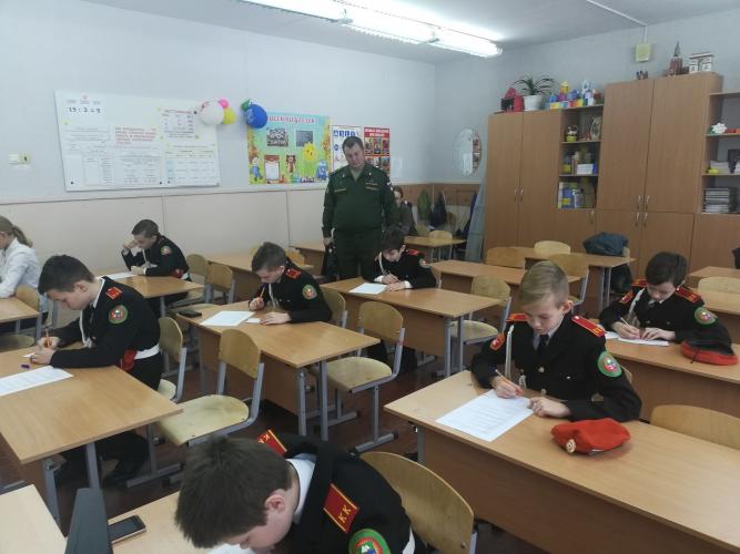 В городе Кургане состоялись соревнования для учащихся школ города в рамках игр «Зарница-2020».