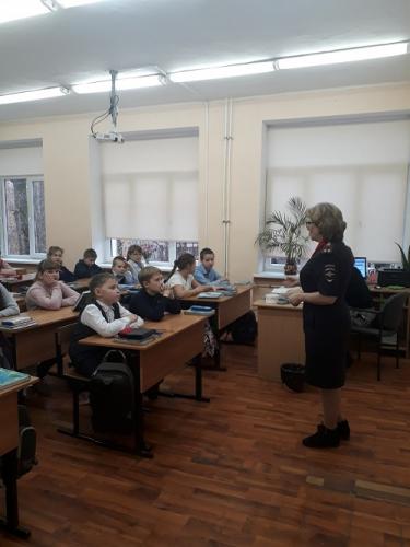 В Калининграде сотрудники Госавтоинспекции провели для школьников профилактическое занятие «Пешеход и дорога»