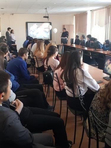 Для студентов Бурятского республиканского информационно- экономического техникума сотрудники пропаганды ГИБДД провели «Краш - курс»