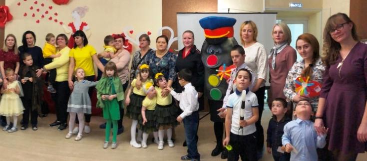 Сотрудники подмосковной Госавтоинспекции напомнили особенным детям и их родителям о дорожной безопасности