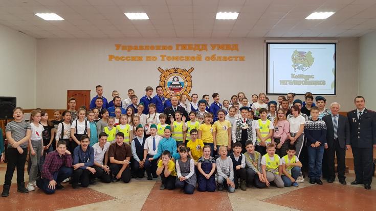 В Томской области определен области лучший регулировщик среди юных инспекторов движения