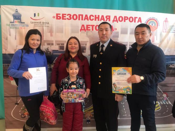 Конкурс рисунков объединил около 200 семей Якутии в стремлении обучать детей безопасному поведению на дороге
