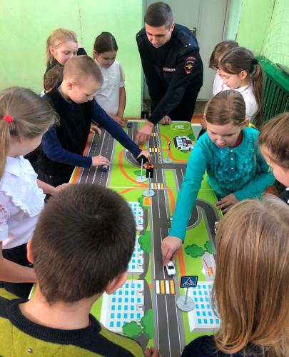 Уроки дорожной безопасности прошли более 500 новгородских школьников на площадке «Лаборатории безопасности»