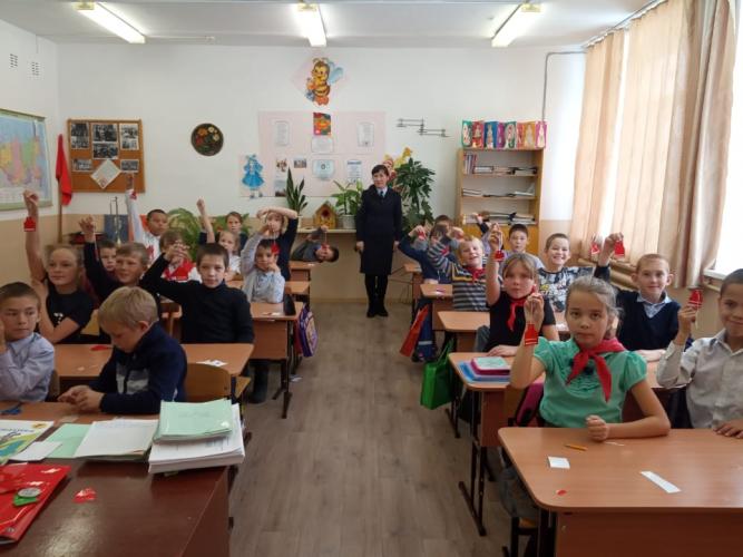 Школьники с. Огневка стали участниками мастер-класса по изготовлению световозвращающих элементов