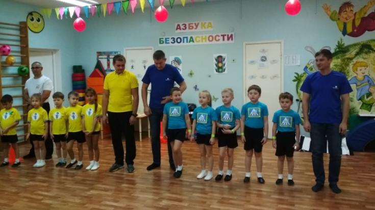 В Татарстане педагоги провели для дошколят и их родителей квест по безопасности дорожного движения