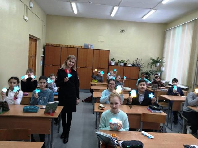 Сотрудники Госавтоинспекции города Смоленска провели мастер-класс по изготовлению фликеров