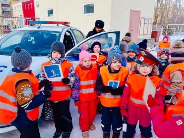 В Свердловской области автоинспекторы и «Родительские патрули» выявляют опасные горки и ведут с детьми разъяснительную работу