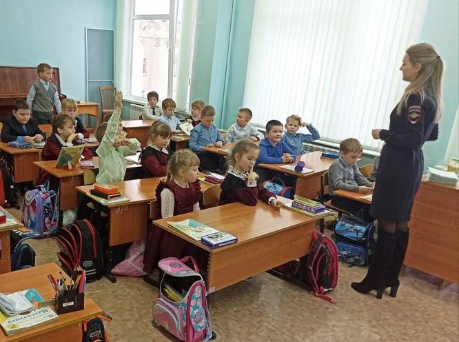 Арзамасские госавтоинспекторы провели акцию «Автокресло – детям!»