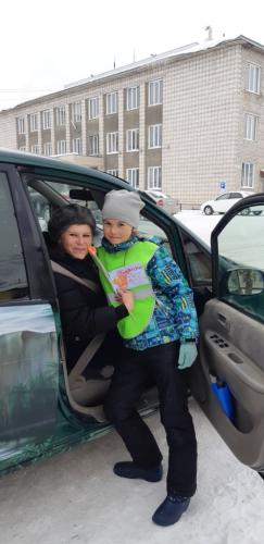 В с. Онгудай автоинспекторы и юидовцы провели профилактическую акцию «Моя мама - автоледи»