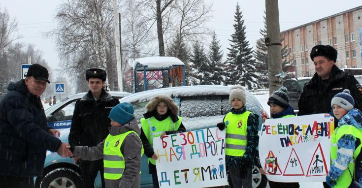 В Томской области юные инспекторы движения провели соцопрос