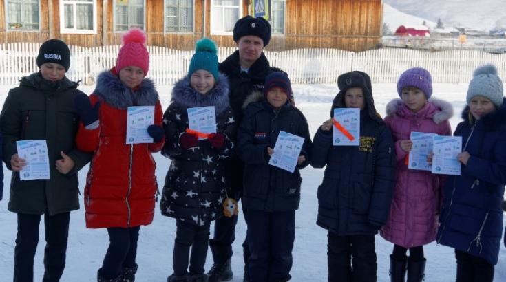В Краснотуранском районе сотрудники ГИБДД научили детей безопасному передвижению к школе