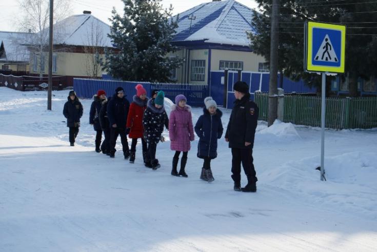 В Краснотуранском районе сотрудники ГИБДД научили детей безопасному передвижению к школе