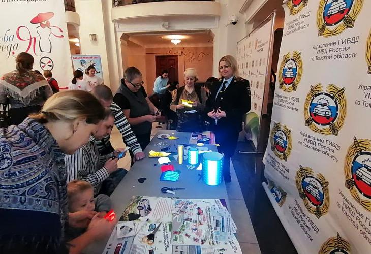 В Томске сотрудники Госавтоинспекции выступили в качестве дизайнеров аксессуаров на конкурсе «Особая мода 2019»