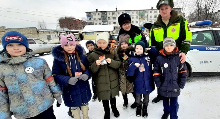 В Белгородской области автоинспекторы провели экскурсии для первоклассников по зимним маршрутам