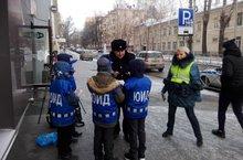 Сотрудники ГИБДД и ЮИДовцы гимназии провели акцию на дороге.