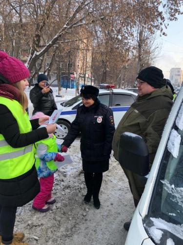 Юные участники дорожного движения Дзержинского района напомнили водителям о правилах дорожного движения