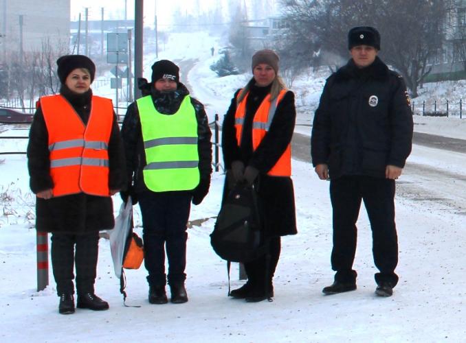 Сотрудники ГИБДД и представители «родительского патруля» Бородино проверили безопасность несовершеннолетних пешеходов