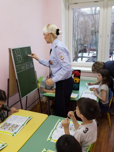 Сотрудники ГИБДД провели акцию с дошкольниками