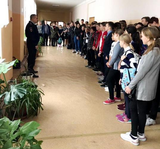 Руководитель ГИБДД Хворостянского района проводит беседы со школьниками в преддверии зимних каникул
