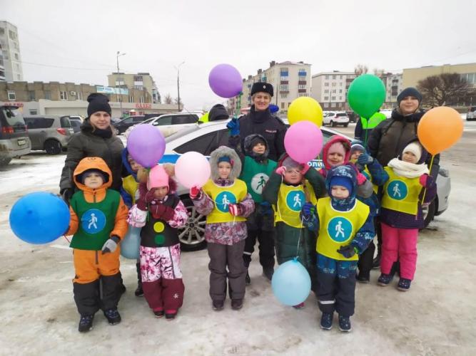 Сотрудники ГИБДД города Холмска провели акцию «Ребенок – главный пассажир!»