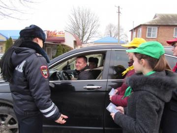 Автоинспекторы Кубани напомнили водителям важность соблюдения дорожных правил