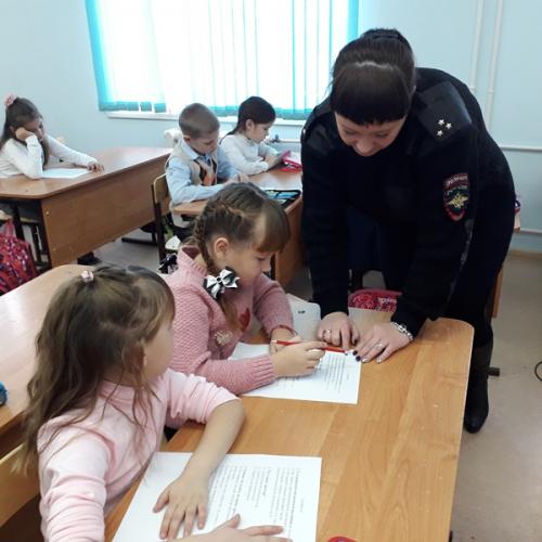В Ершове сотрудники ГИБДД провели викторину «Знатоки Правил дорожного движения»