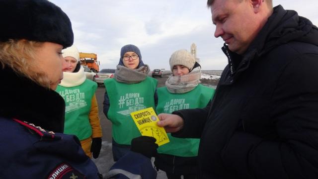 На границе двух регионов сотрудники ГИБДД провели акцию «Трассы без ДТП»