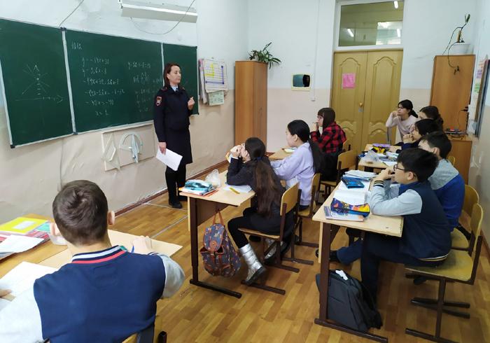 Улан-Удэнские автоинспекторы провели урок дорожной безопасности для учащихся СОШ № 60