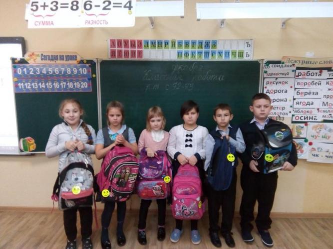 «Стань заметней на дороге, используй световозвращающий элемент». Сотрудники ГИБДД Рязанской области организовали раздачу детям световозвращающих элементов для предотвращения ДТП