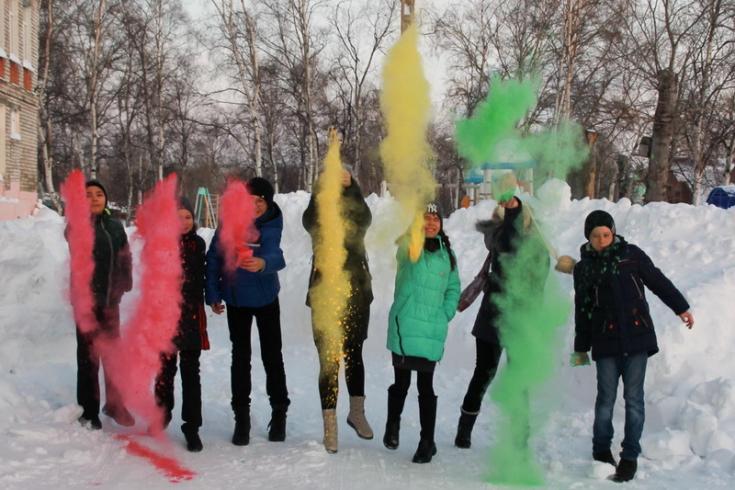 В Николаевске-на-Амуре прошел флешмоб «Живой светофор»