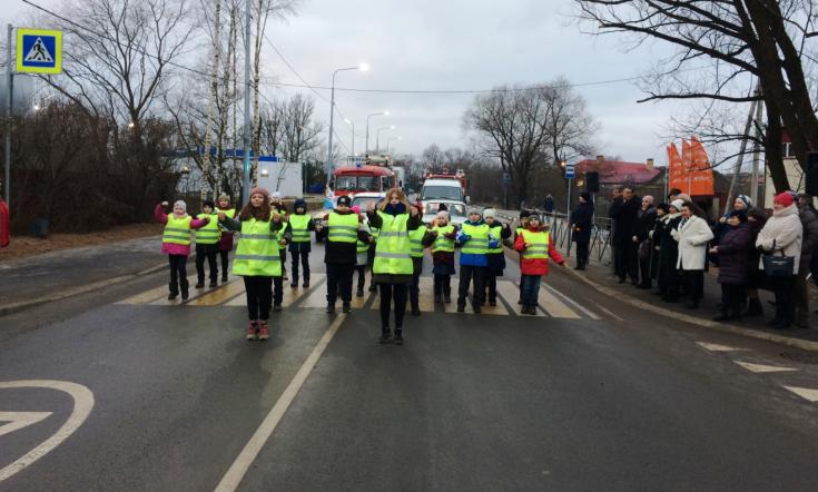 На массовом мероприятии юные помощники Госавтоинспекции напомнили новгородцам о дорожной культуре