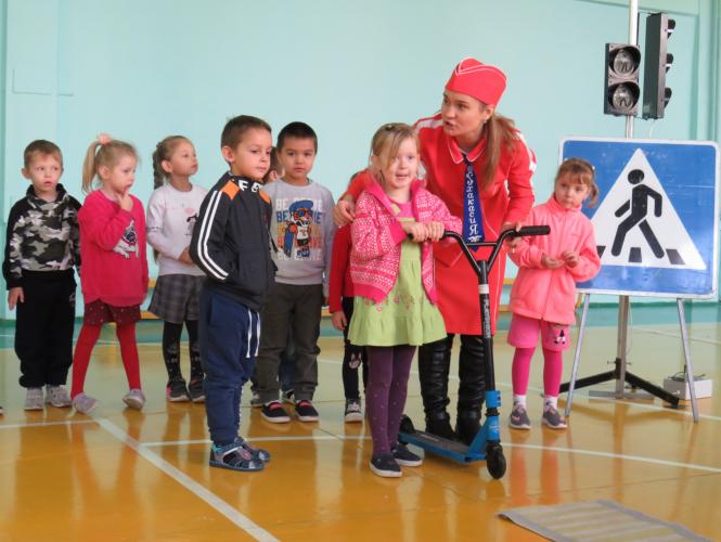 Новогодние ПДД-ейки проходят в школах Хакасии