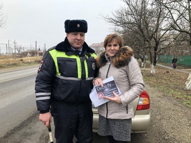 Госавтоинспекция Краснодарского края проводит беседы с водителями о недопустимости телефонных разговоров за рулем
