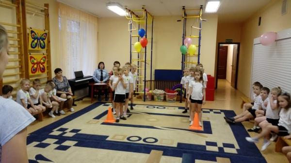 «Правила дорожного движения и необычный кросс». Сотрудники ГИБДД провели в Рязани в детском саду спортивное занятие по дорожной безопасности