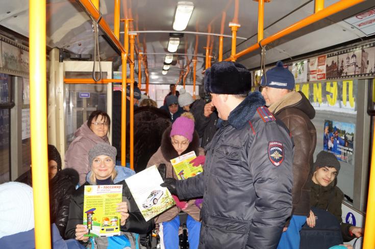 «Троллейбус безопасности» проехал по улицам города Томска