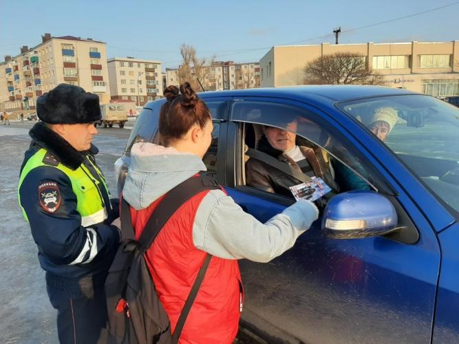 Холмские автоинспекторы провели акцию «Вежливый водитель, внимательный пешеход!»