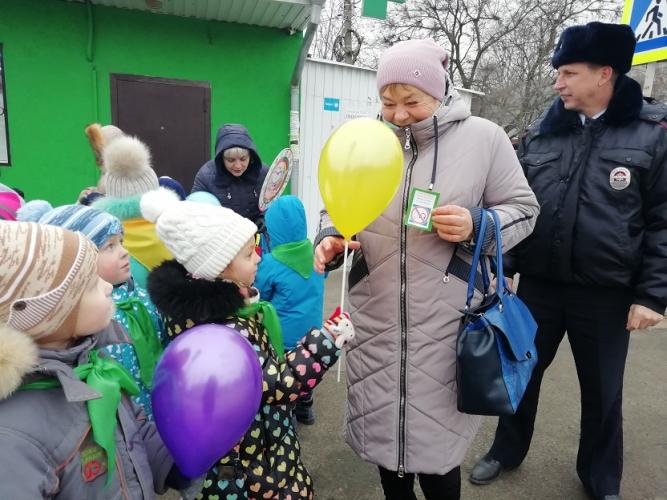 В Ростовской области дошкольники призвали пешеходов отказаться от наушников при переходе проезжей части
