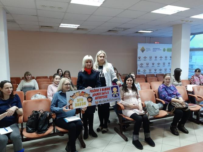 Автоинспекторы посетили один из роддомов города Омска