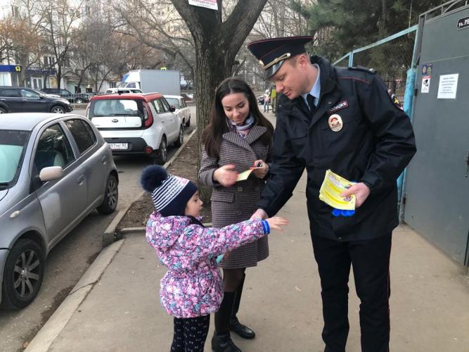 В г.Симферополе сотрудники Госавтоинспекции провели профилактические рейды «Ребенок-главный пассажир!»