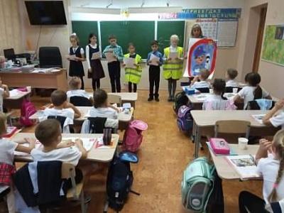 В РАМКАХ НЕДЕЛИ БЕЗОПАСНОСТИ ДЛЯ ОБСКИХ ШКОЛЬНИКОВ ПРОВЕДЕНЫ МЕРОПРИЯТИЯ «КТО ЗНАЕТ ПРАВИЛА ДВИЖЕНИЯ, ТОМУ ПОЧЕТ И УВАЖЕНИЕ»