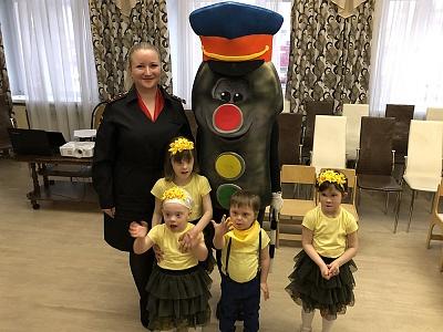 СОТРУДНИКИ ПОДМОСКОВНОЙ ГОСАВТОИНСПЕКЦИИ НАПОМНИЛИ ОСОБЕННЫМ ДЕТЯМ И ИХ РОДИТЕЛЯМ О ДОРОЖНОЙ БЕЗОПАСНОСТИ